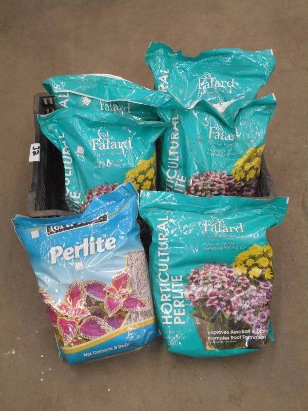 lot 32 image: Tote Of (6) Bags Of Peslite 8-Qt Dr...