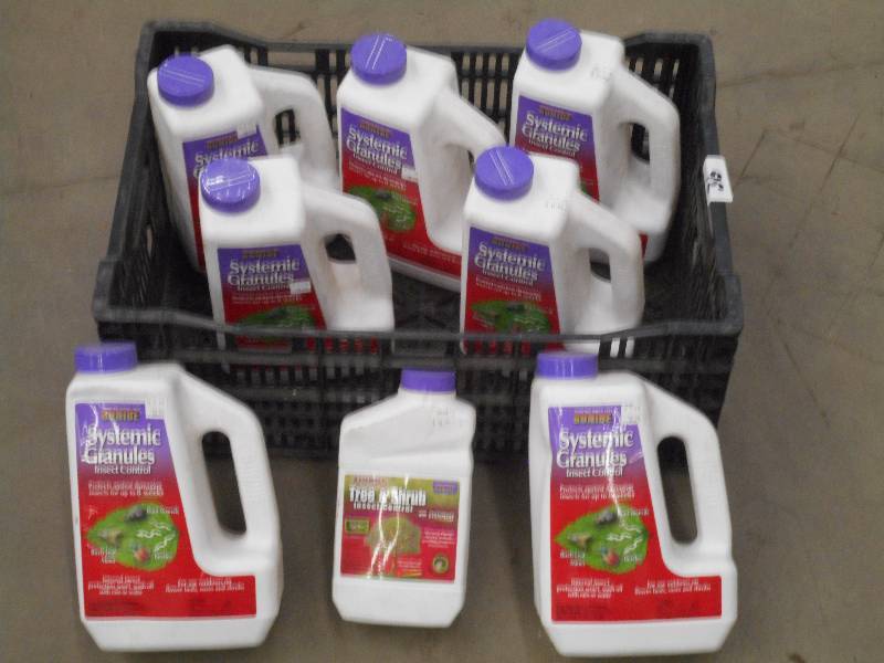 lot 36 image: Tote Of Tree & Shrub Insect Control...