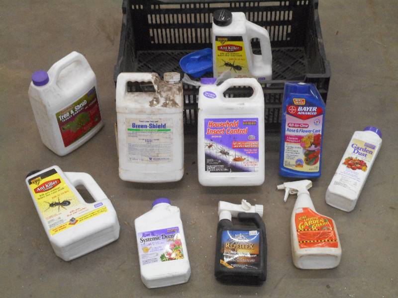 lot 43 image: Tote Of Liquid Garden Guard, Garden...