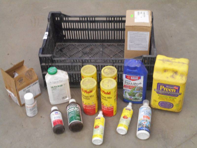 lot 47 image: Tote Of Hi-Yield Fungicide, Preen W...