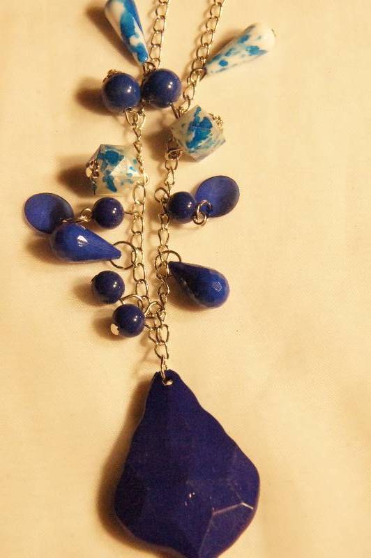 lot 459 image: Lot of 3 Necklaces and Earrings Sets
