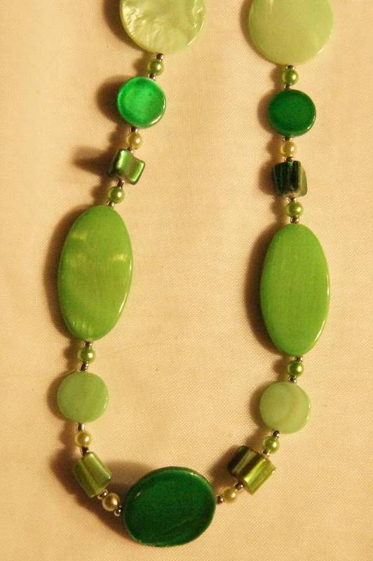 lot 461 image: Lot of 3 Necklaces - 2 with Earrings