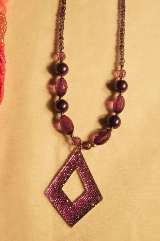 lot 464 image: Lot of 3 Necklaces and Earrings Sets