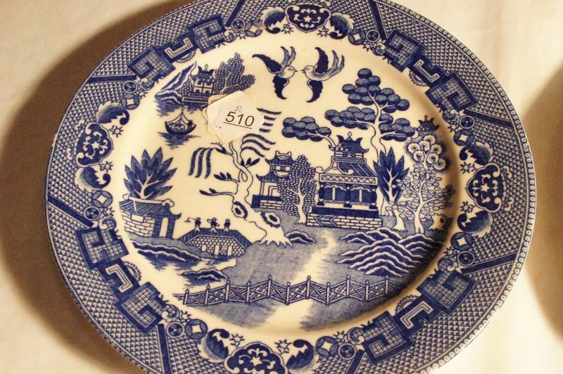 lot 510 image: Vintage Collectible Blue Willow Dinner Plates (Set of 2) Approx 9 Japan