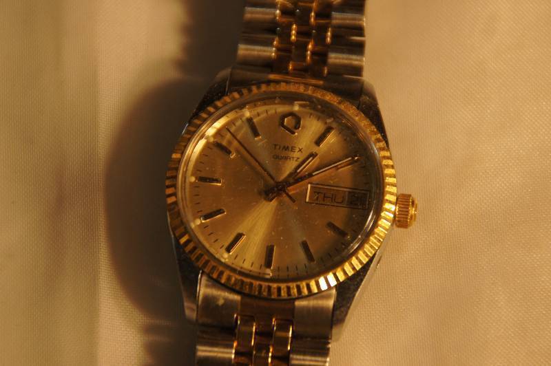 lot 564 image: Mens Timex Quartz Watch