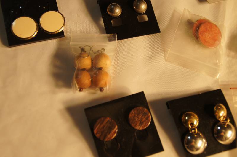 lot 568 image: Lot of Earrings