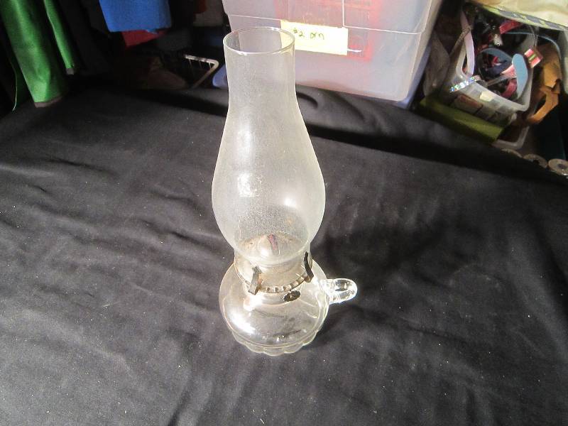 lot 644 image: 12 Oil Lamp