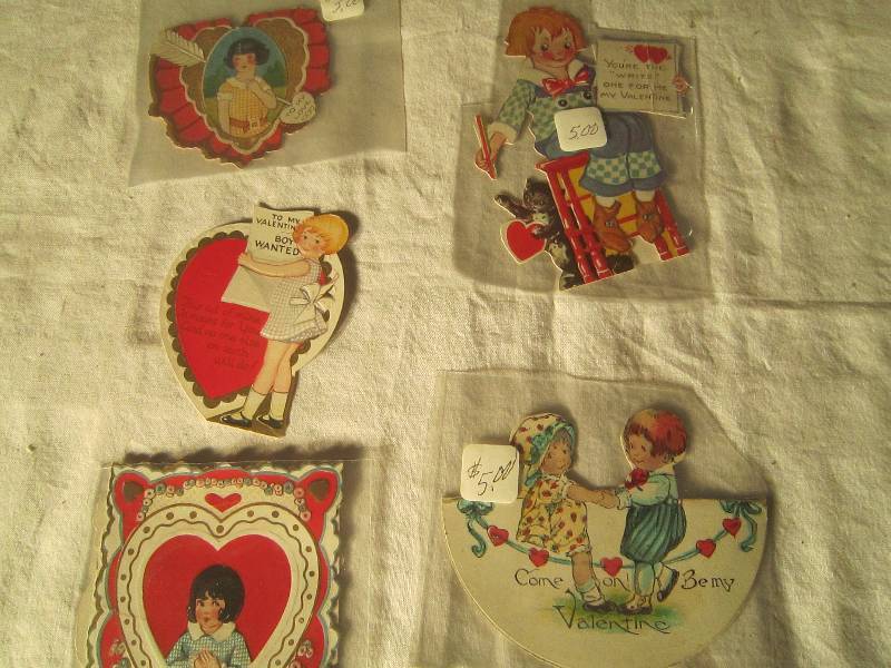lot 582 image: 5 Collectible Valentines Cards
