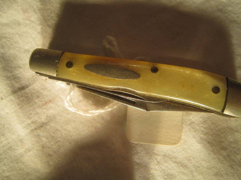 lot 594 image: 3 Collectible Knives,  (1) Master USA 283P