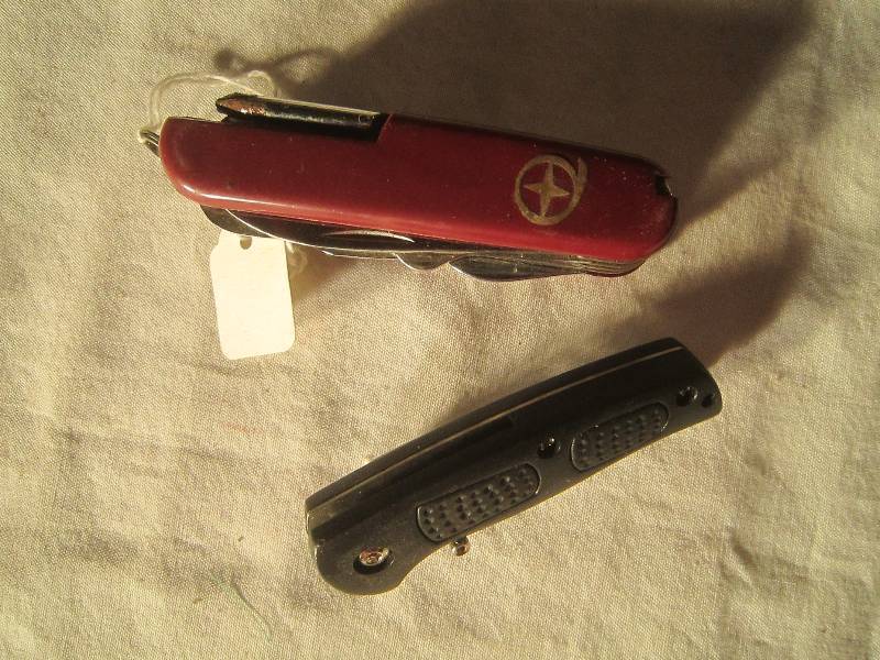 lot 590 image: 2 Collectible Knives - Swiss Army Knife and Stainless Black Knife