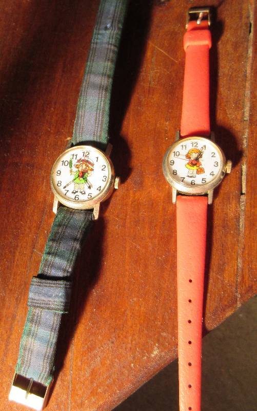 lot 655 image: 2 Vintage Campbells Kids Collectible Watches