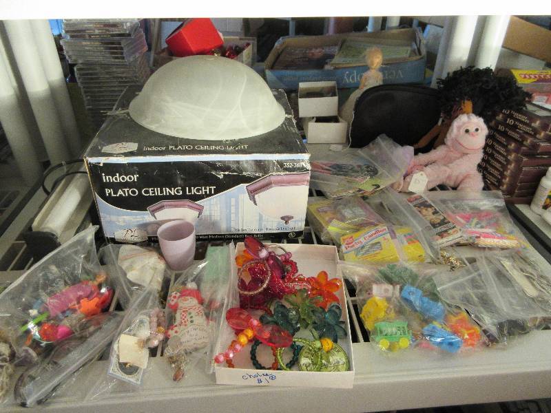 lot 663 image: Huge Lot