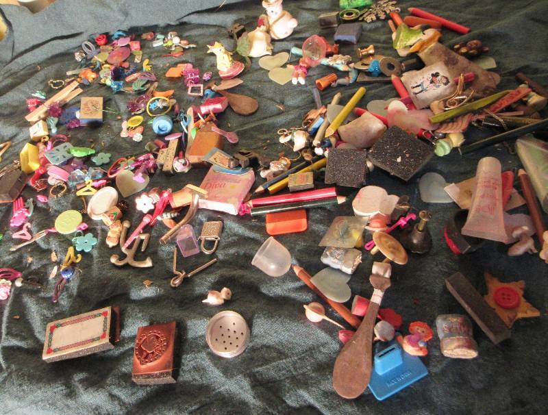 lot 667 image: Misc Lot of BARBIE pieces, stamps Collectible