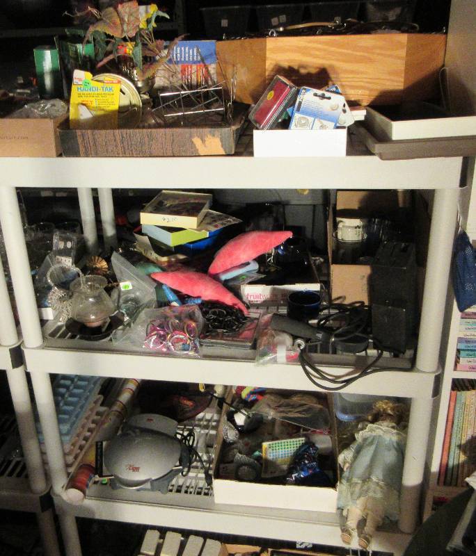 lot 673 image: HUGE LOT OF STUFF