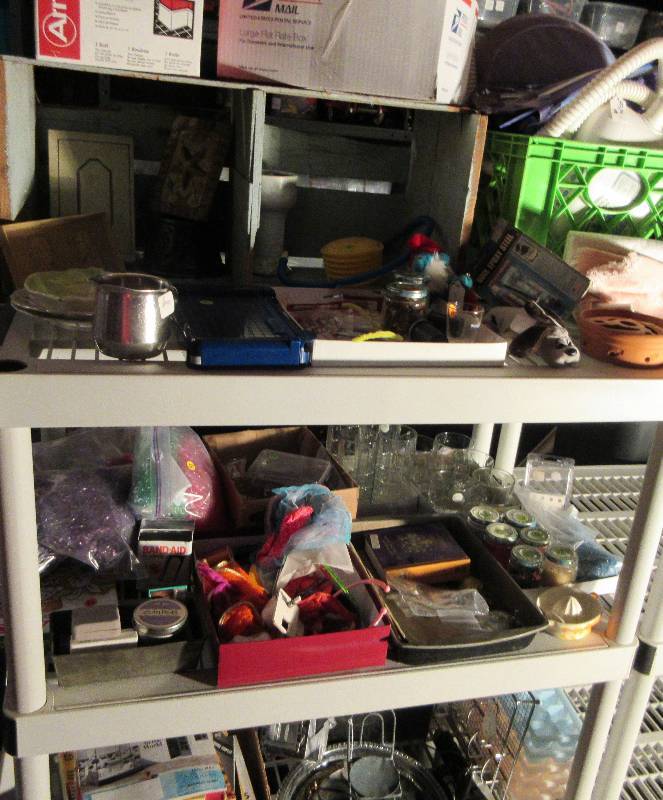 lot 674 image: HUGE LOT OF STUFF