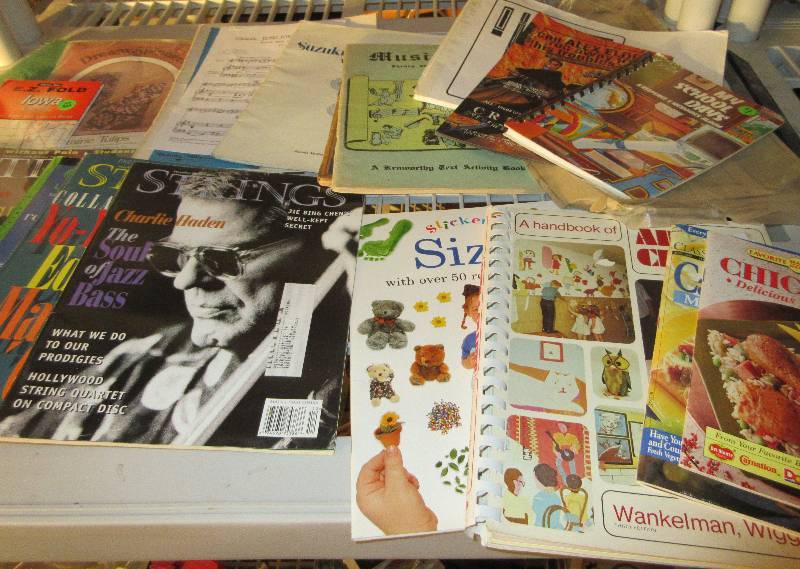 lot 677 image: LARGE LOT OF MISC PAPER