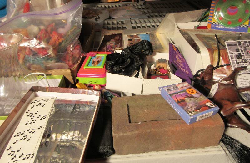 lot 681 image: LARGE LOT OF MISC