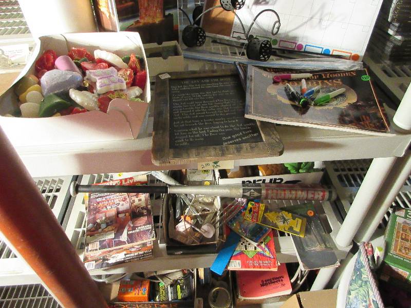 lot 686 image: LARGE LOT OF MISC