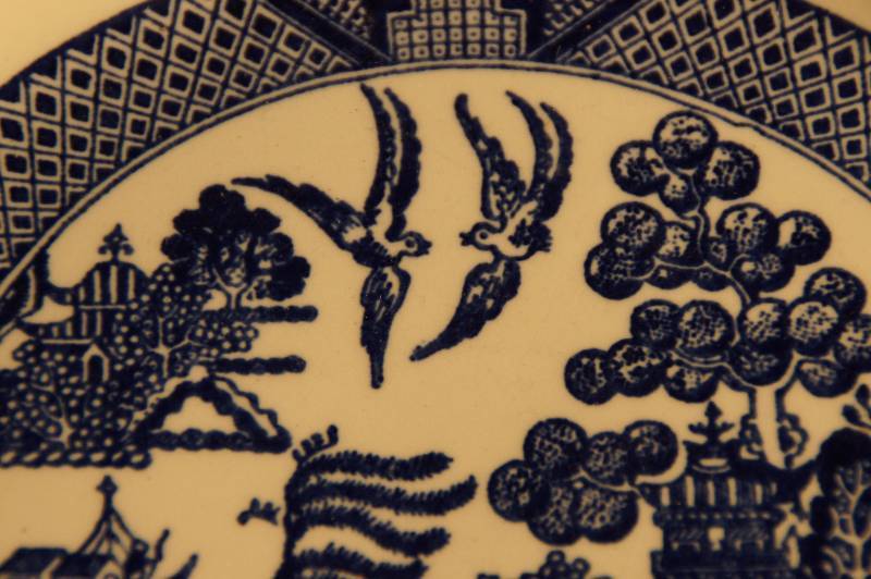 lot 521 image: Vintage Blue Willow Dinner Plates Set of 2 Willow Ware Royal China Underglaze k55 & 55
