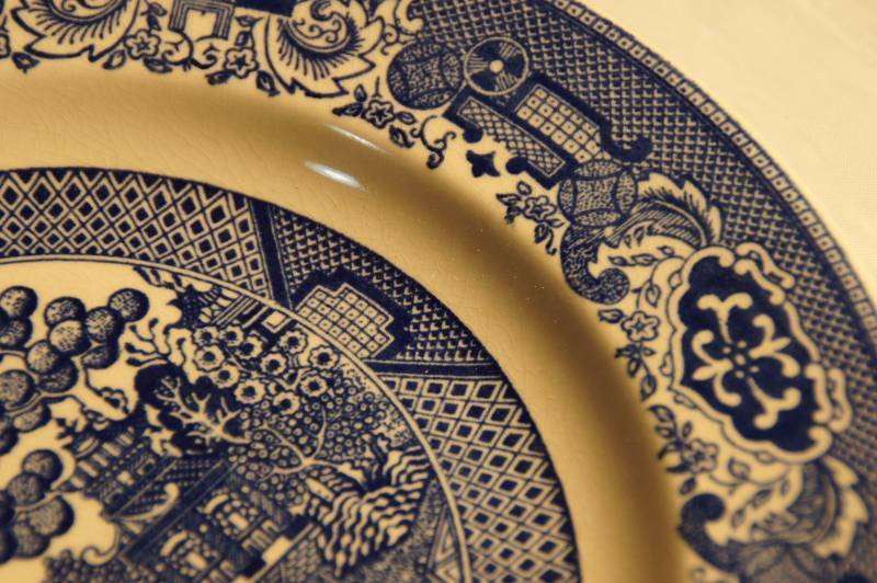lot 522 image: Vintage Blue Willow Set of 3 Dinner Plates Approx 10 Willow Ware Royal Chine Underglaze M54