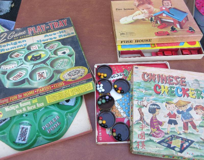 lot 695 image: VINTAGE FIRE HOUSE GAME, MICHIGAN RUMMY & CHINESE CHECKERS