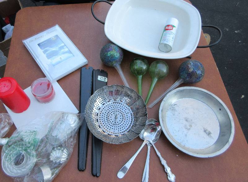 lot 705 image: MISC LOT - VINTAGE JELLO TINS, COOKIE CUTTER WITH WOOD HANDLE, SERVING PLATTER, WATER GLOBES FOR PLANTS, PIE TIN, ETC