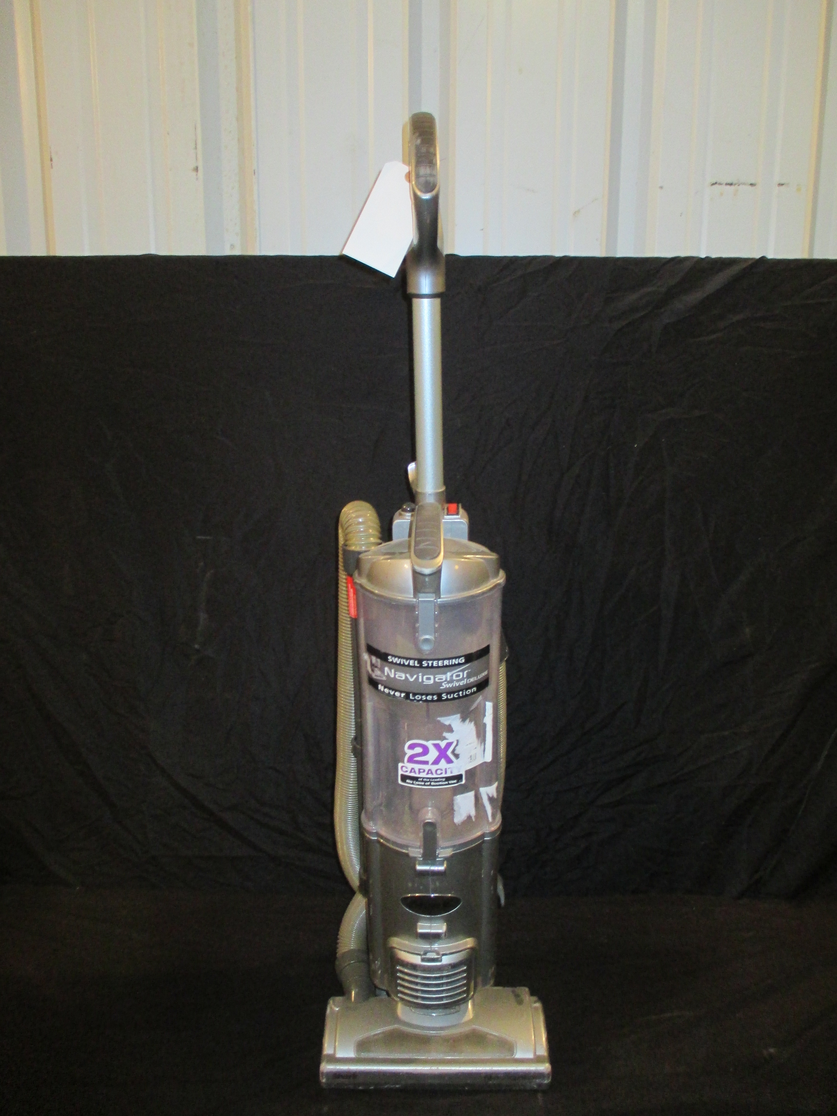 Shark Navigator Swivel Deluxe APRIL STORE RETURNS 1 KBID