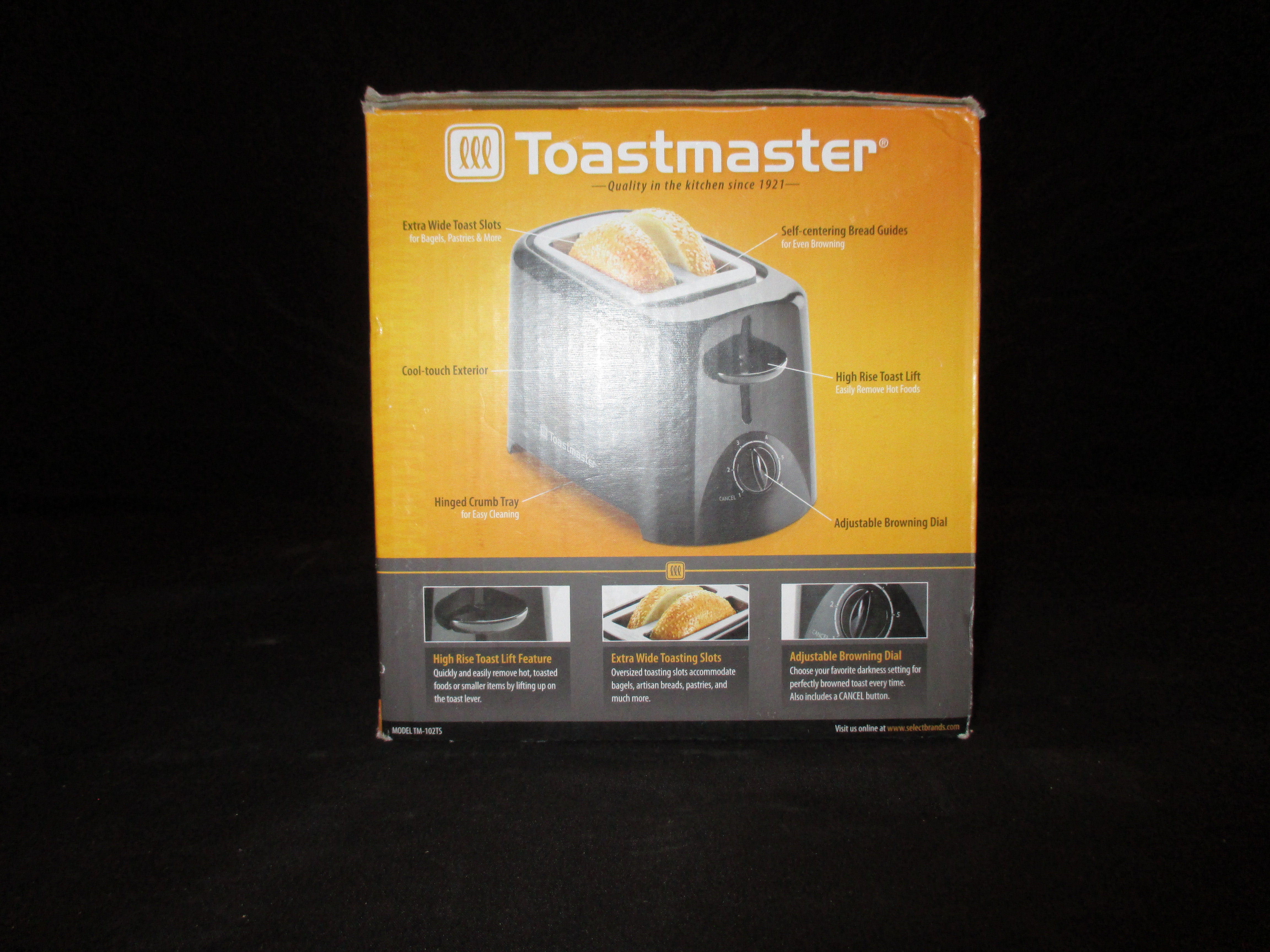 lot 77 image: Toastmaster 2-Slot Toaster