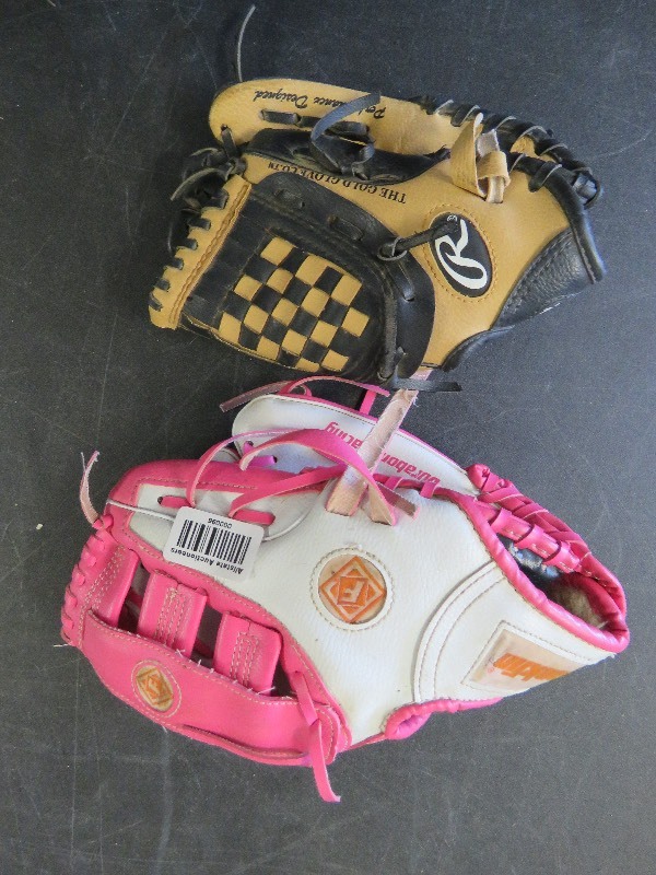 Baseball gloves