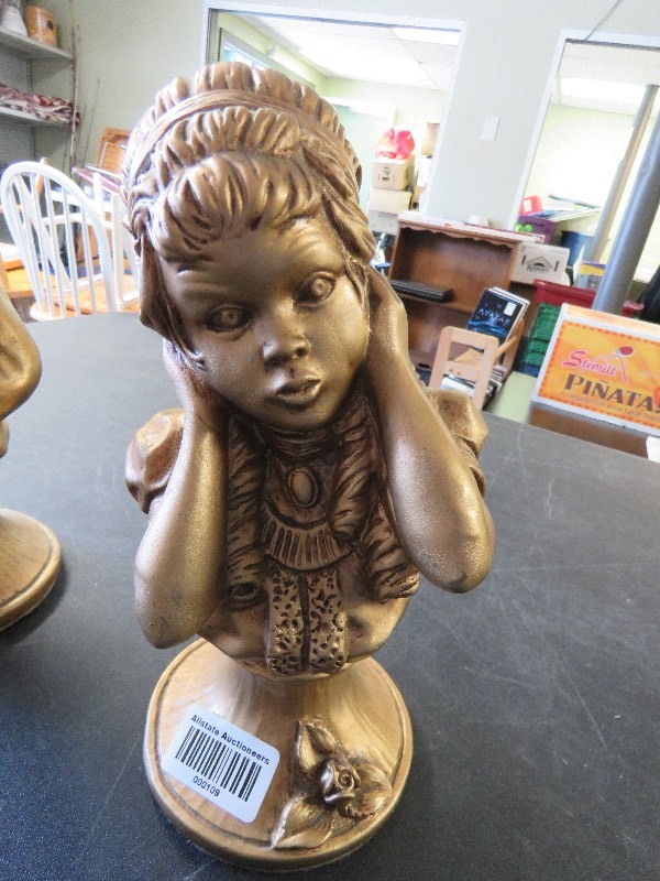 gold statue