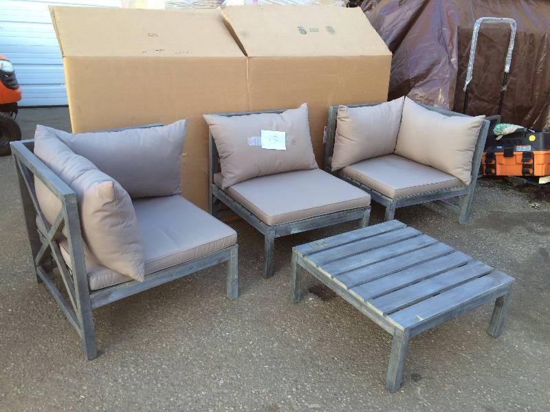 Lynwood-Outdoor-Sectional-with-Coffee-Table