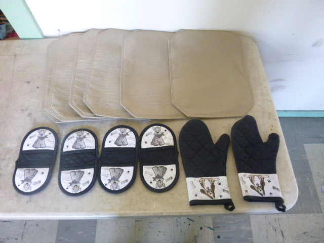 Potholders, Oven Mitts and Placemats