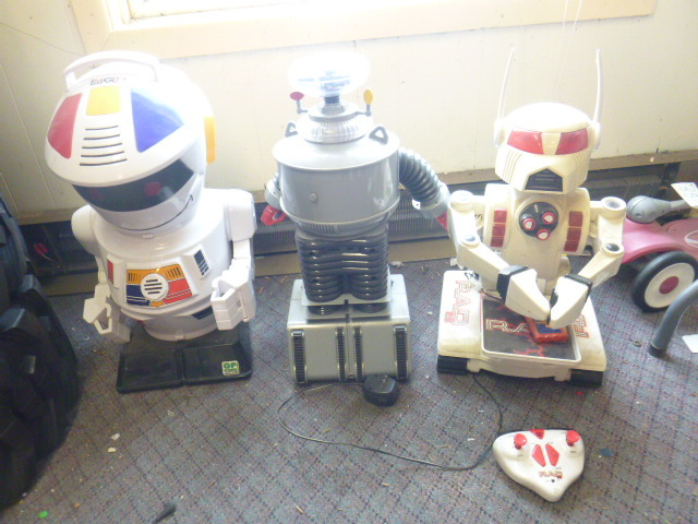 3 Robot Toys