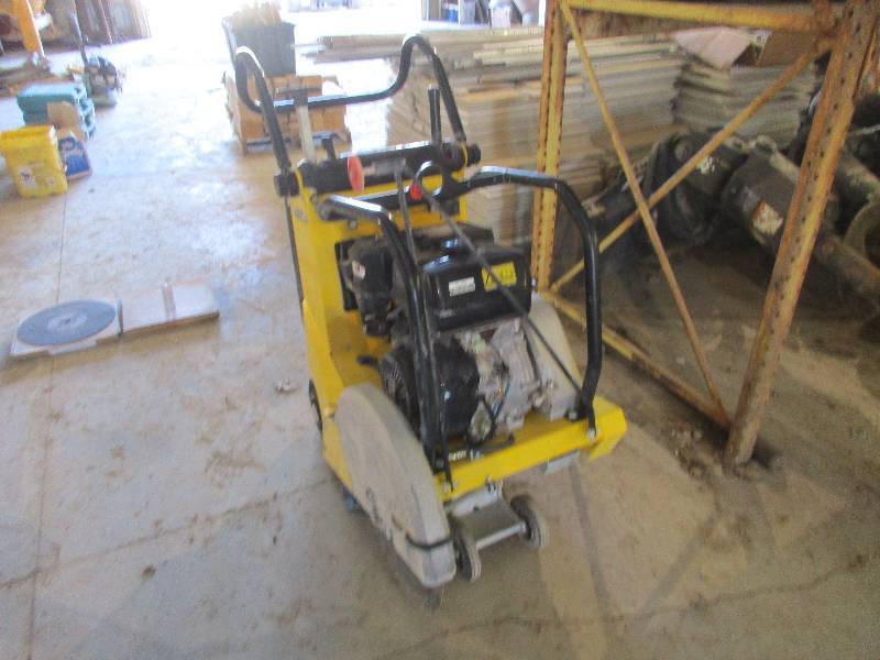 Concrete saw