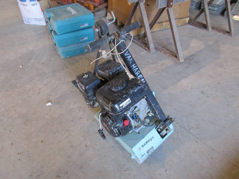 Concrete saw