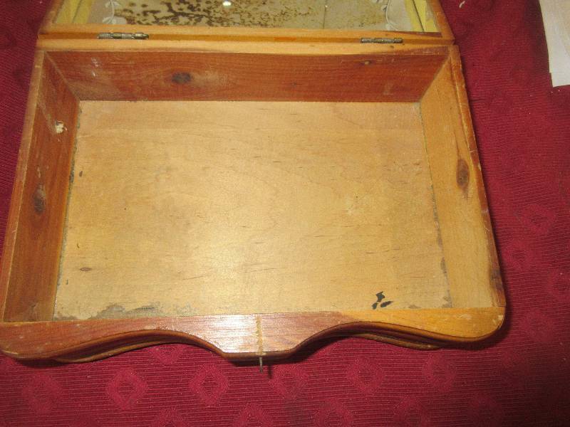 VINTAGE WOODEN BOX