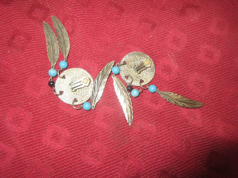VINTAGE NATIVE AMERICAN EARING