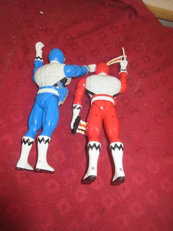 2 COLLECTIBLE POWER RANGER