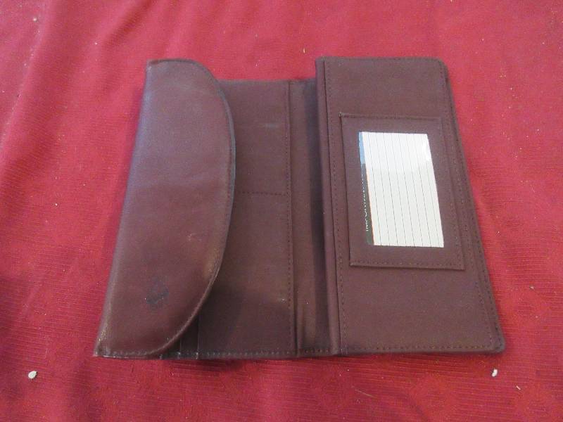 LEATHER CLUTCH PURSE