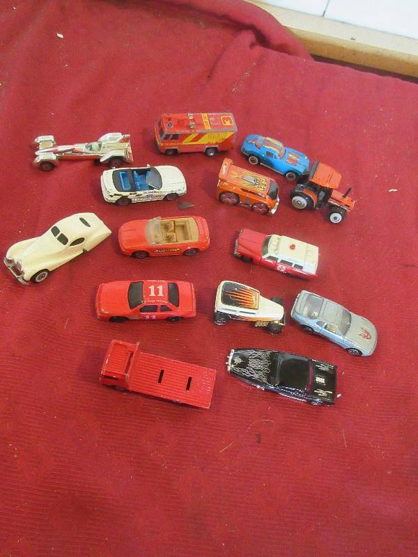 COLLECTIBLE CARS AND TRUCKS