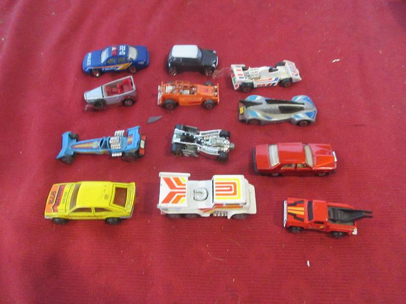 COLLECTABLE CARS AND TRUCKS
