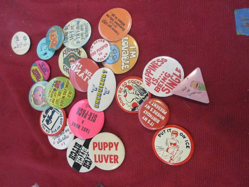 COLLECTIBLE BUTTONS