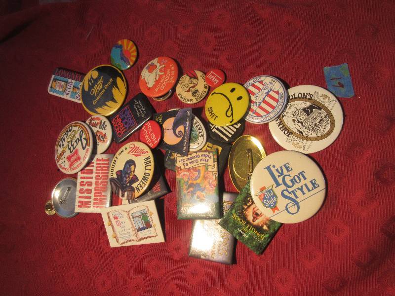 COLLECTIBLE BUTTONS AND PINS