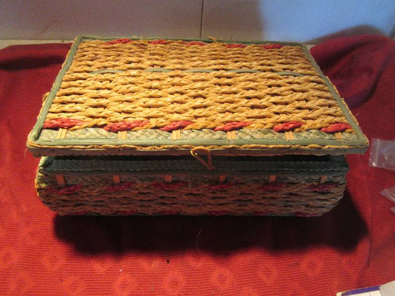 VINTAGE WICKER SEWING BASKET