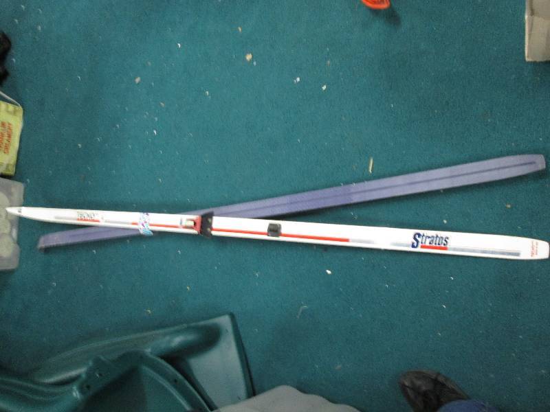 1 pair Stratos cross country skis...