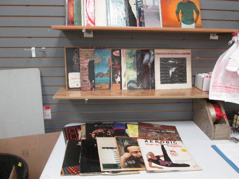 Large assortment of music on vinyl...