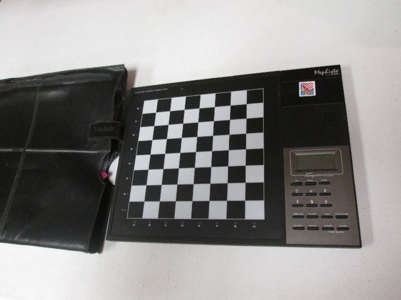 Master Chess Computer with carrying...