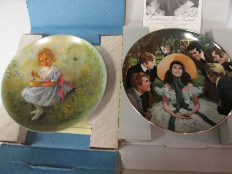 Lot of 2 collector plates...