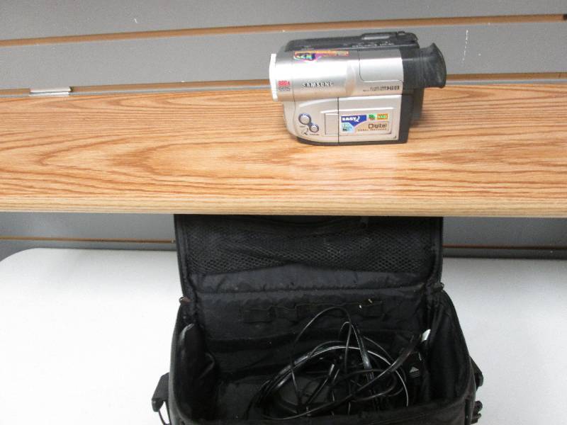 Samsung video camera with carrying ...