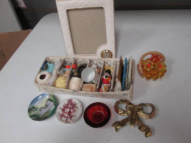 Lot of assorted small ceramic piece...